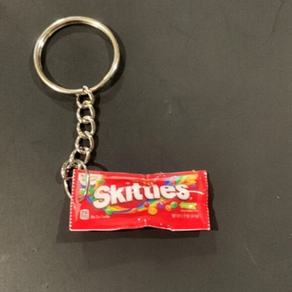 Skittles Keychain – Taste the Rainbow Everywhere - Picture 3 of 9